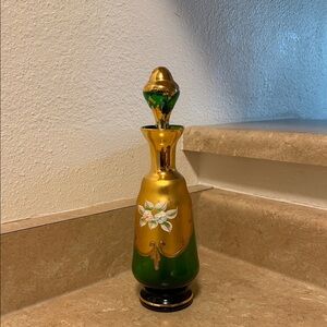 Elegant Gold and Green Decorative Vase